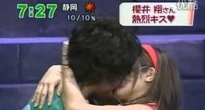 小川彩佳と櫻井翔のキス写真？
