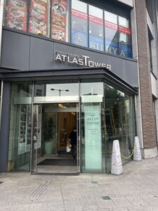 中目黒アトラスタワーの正面エントランス(自社撮影)
